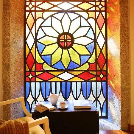 太阳能依噶斯莫尼斯舒适房屋加本土体验酒店 * Paço de Sousa