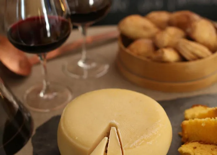 Solar Egas Moniz-charming House & Local Experiences Hébergement de vacances Paço de Sousa